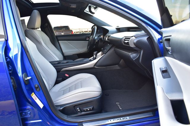 2016 Lexus IS 200t 4dr Sedan - 22962622 - 17