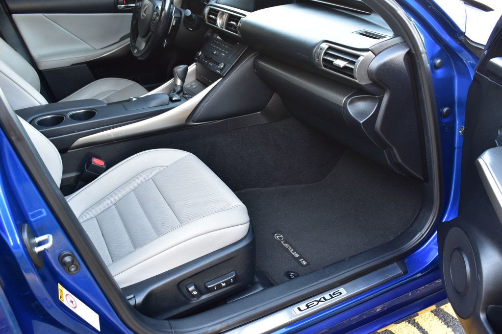 2016 Lexus IS 200t 4dr Sedan - 22962622 - 19