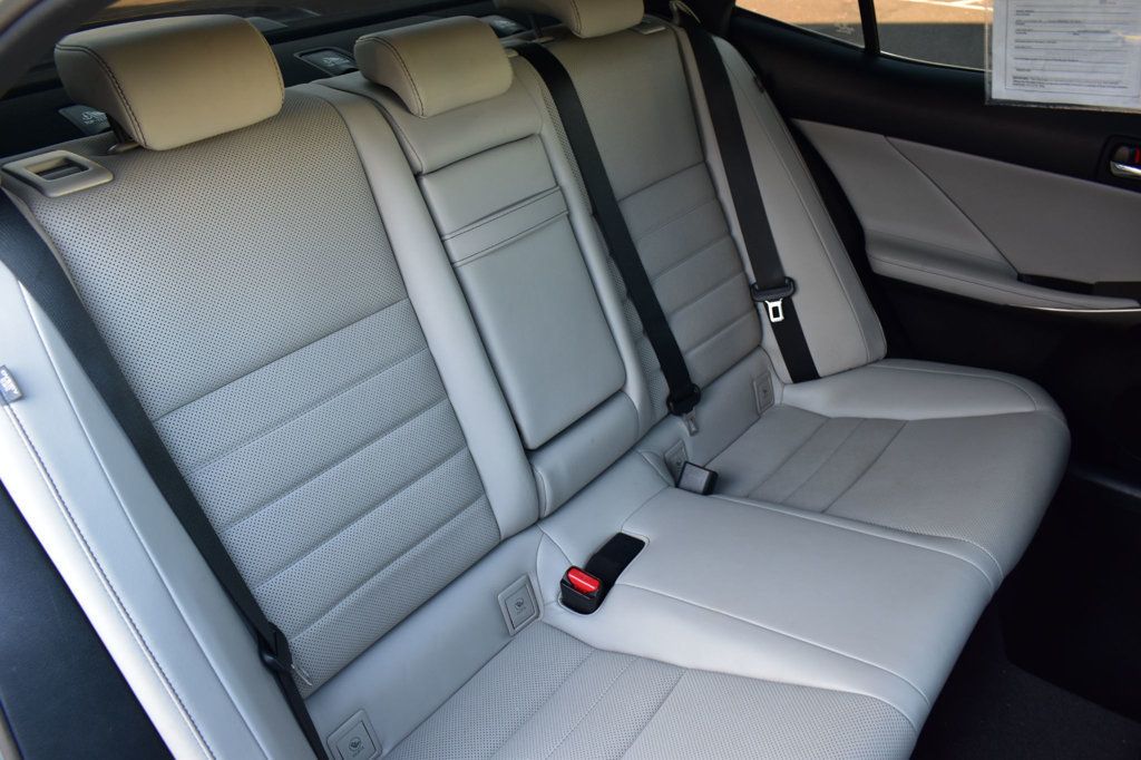 2016 Lexus IS 200t 4dr Sedan - 22962622 - 24