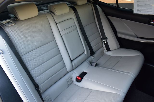 2016 Lexus IS 200t 4dr Sedan - 22962622 - 24