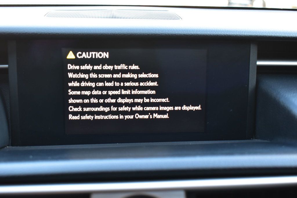 2016 Lexus IS 200t 4dr Sedan - 22962622 - 32