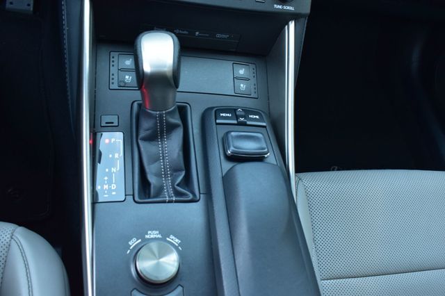 2016 Lexus IS 200t 4dr Sedan - 22962622 - 45