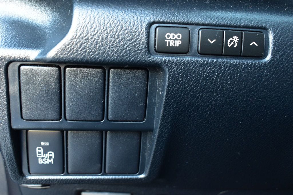 2016 Lexus IS 200t 4dr Sedan - 22962622 - 47