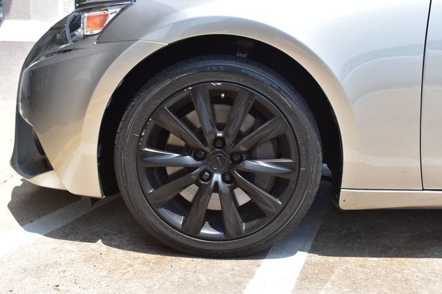 2016 Lexus IS 200t 4dr Sedan - 23049631 - 10