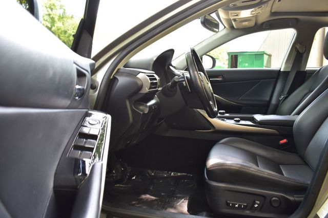 2016 Lexus IS 200t 4dr Sedan - 23049631 - 11