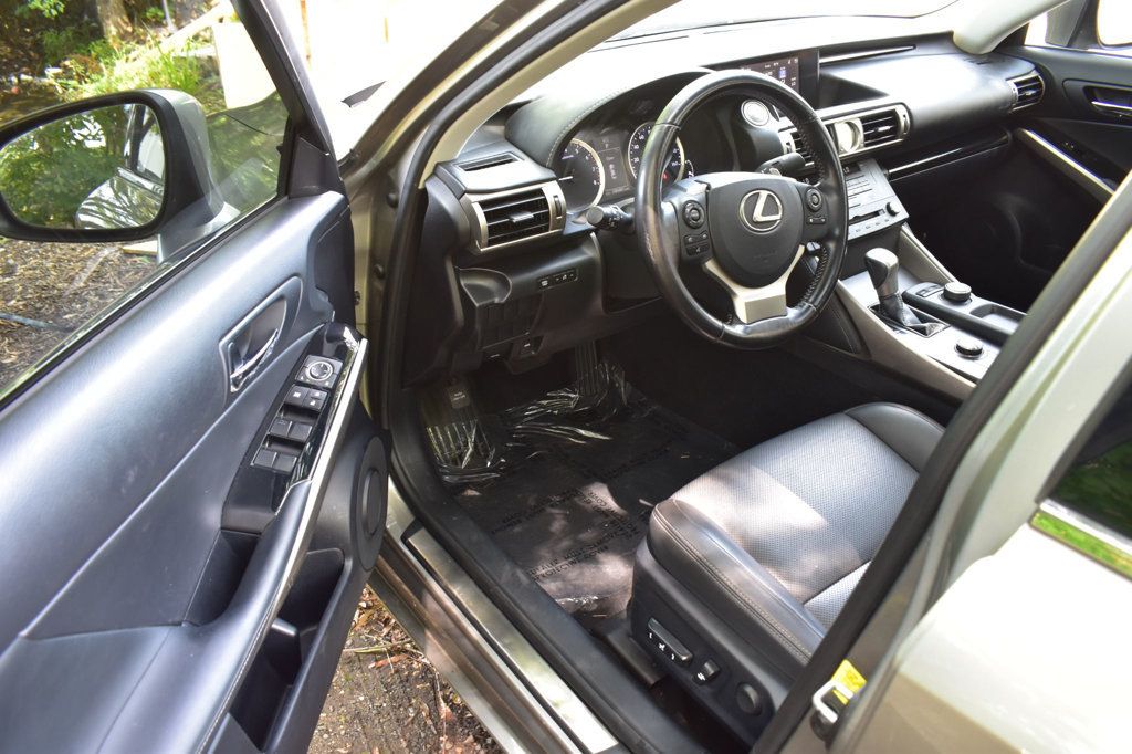 2016 Lexus IS 200t 4dr Sedan - 23049631 - 13