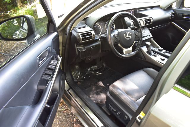 2016 Lexus IS 200t 4dr Sedan - 23049631 - 13