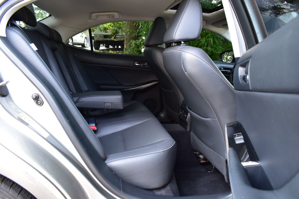 2016 Lexus IS 200t 4dr Sedan - 23049631 - 16