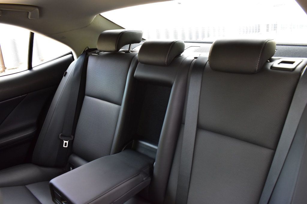 2016 Lexus IS 200t 4dr Sedan - 23049631 - 20