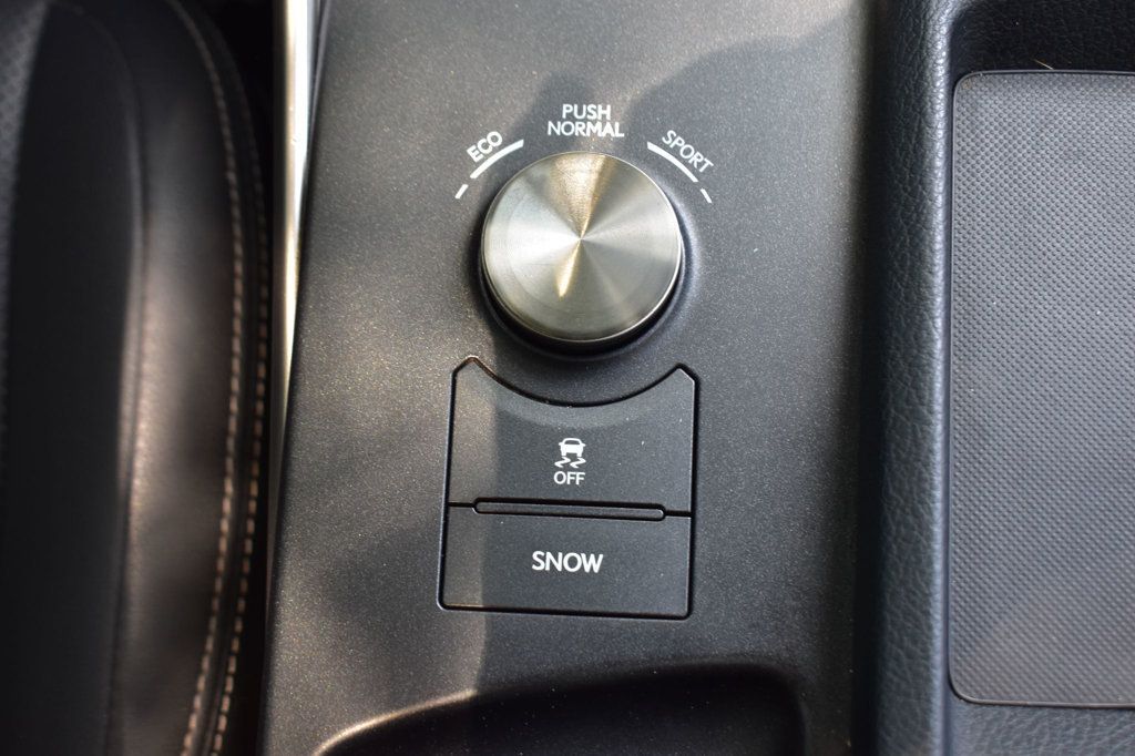 2016 Lexus IS 200t 4dr Sedan - 23049631 - 24