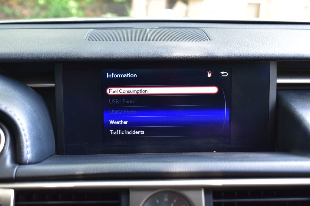 2016 Lexus IS 200t 4dr Sedan - 23049631 - 28