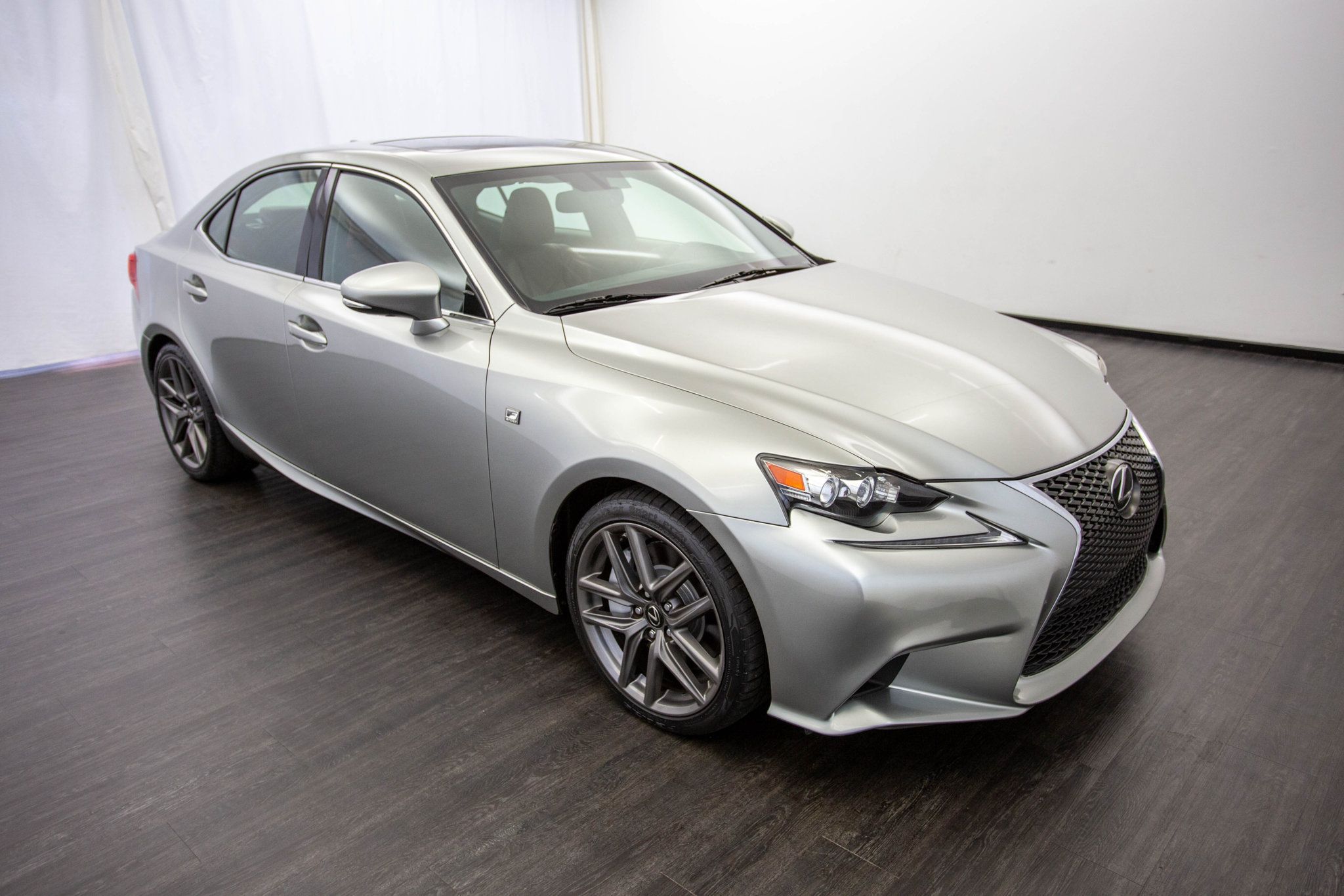2016 Lexus IS 200t F SPORT photo 3
