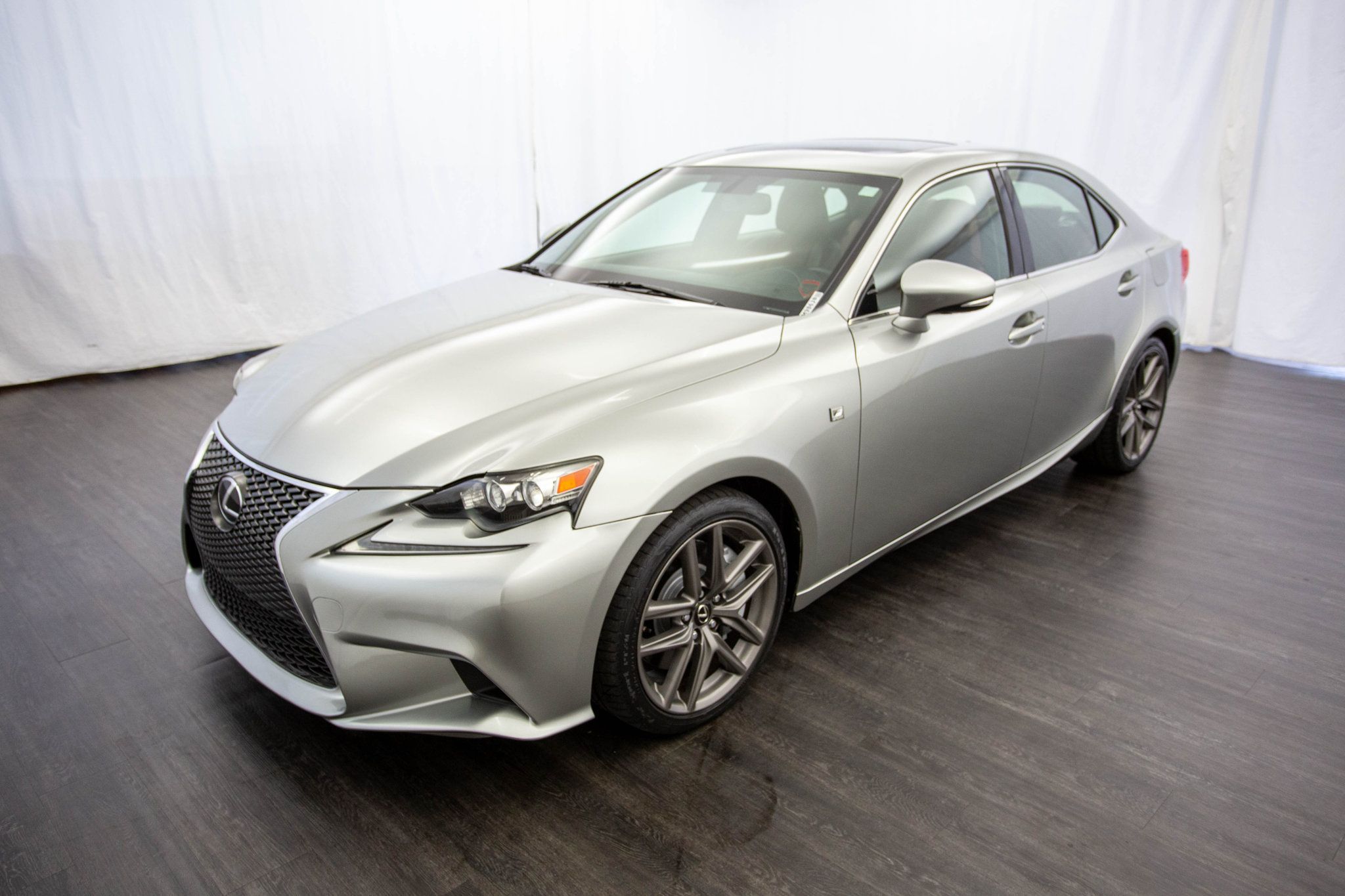 2016 Lexus IS 200t F SPORT photo 4