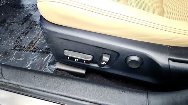 2016 Lexus IS 200t 4dr Sedan w/ Dynamic Gridline Backup Camera - 23088125 - 11