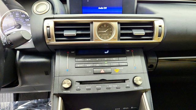 2016 Lexus IS 200t 4dr Sedan w/ Dynamic Gridline Backup Camera - 23088125 - 17