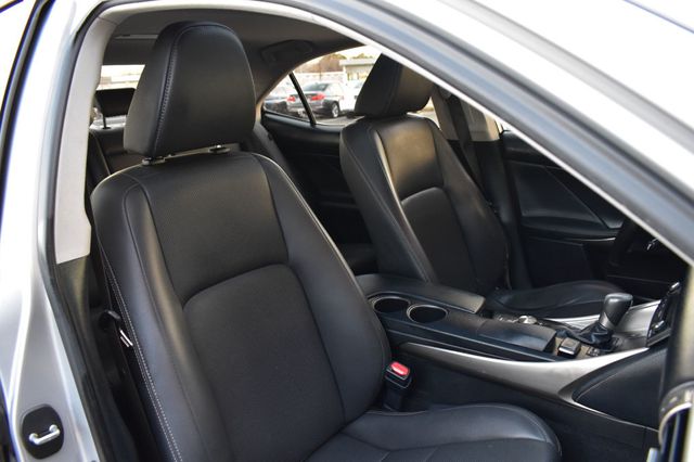 2016 Lexus IS 300 4dr Sedan AWD - 22963687 - 16