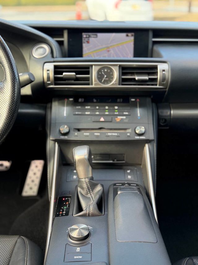 2016 Lexus IS 300 4dr Sedan AWD - 22984321 - 8