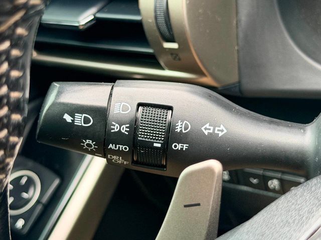 2016 Lexus IS 300 4dr Sedan AWD - 23052208 - 31
