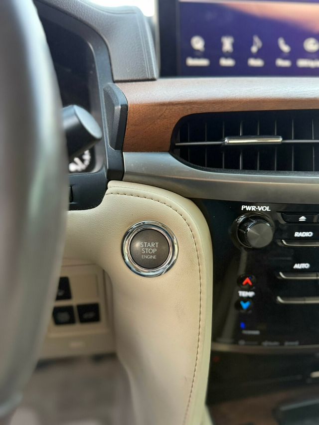 2016 Lexus LX 570 4WD 4dr - 22956287 - 16