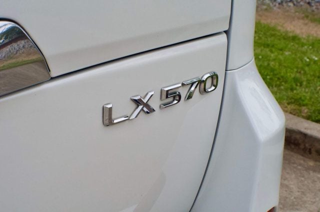 2016 Lexus LX 570 LocalTrade/LX-570/LuxuryPkg/RearEntertainment/Heated&CooledSeats - 23004087 - 10