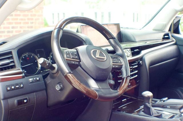 2016 Lexus LX 570 LocalTrade/LX-570/LuxuryPkg/RearEntertainment/Heated&CooledSeats - 23004087 - 18