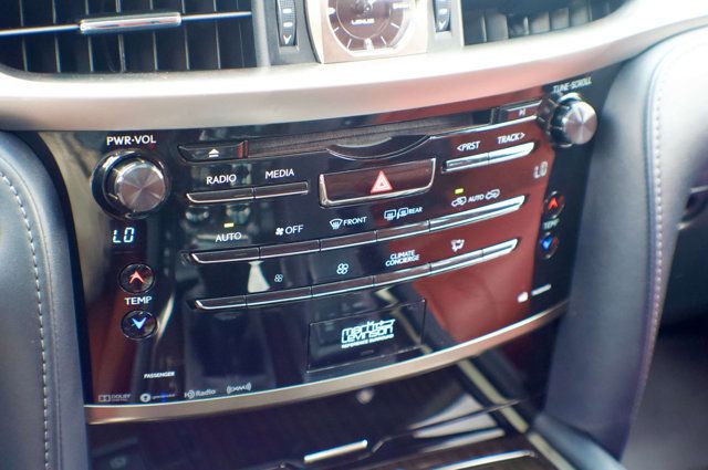 2016 Lexus LX 570 LocalTrade/LX-570/LuxuryPkg/RearEntertainment/Heated&CooledSeats - 23004087 - 28