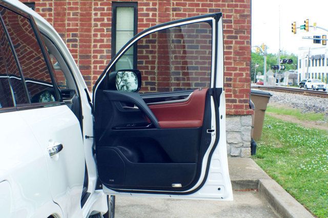 2016 Lexus LX 570 LocalTrade/LX-570/LuxuryPkg/RearEntertainment/Heated&CooledSeats - 23004087 - 41