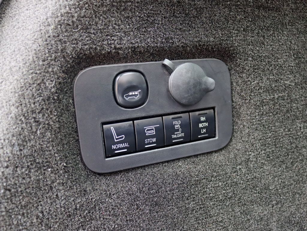 2016 Lincoln MKT Elite 3.5L AWD EcoBoost 7 passenger - 22872063 - 34