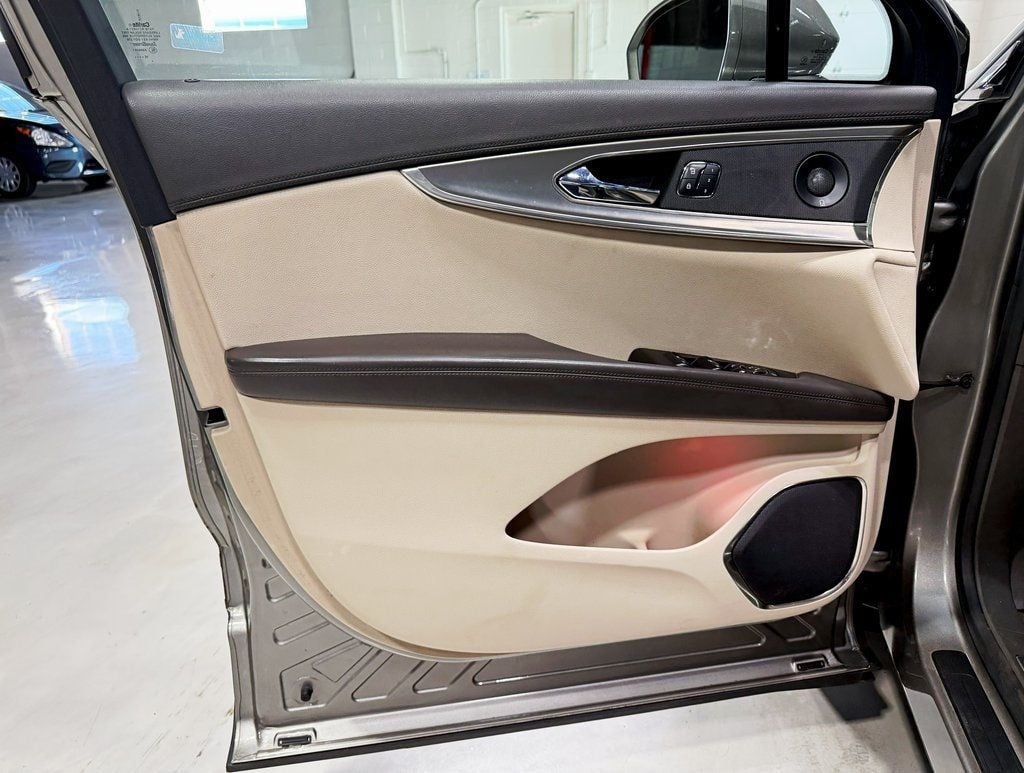 2016 Lincoln MKX AWD 4dr Reserve - 22937677 - 30