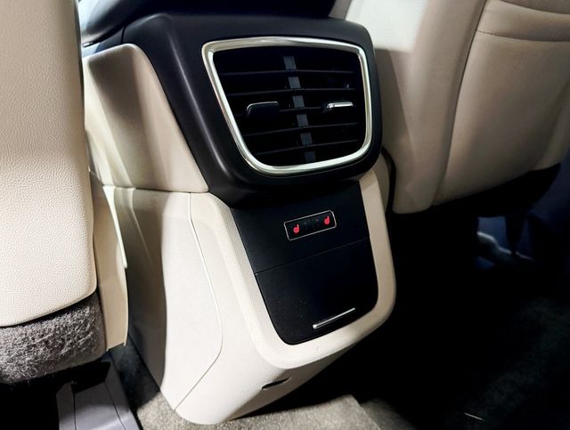 2016 Lincoln MKX AWD 4dr Reserve - 22937677 - 35