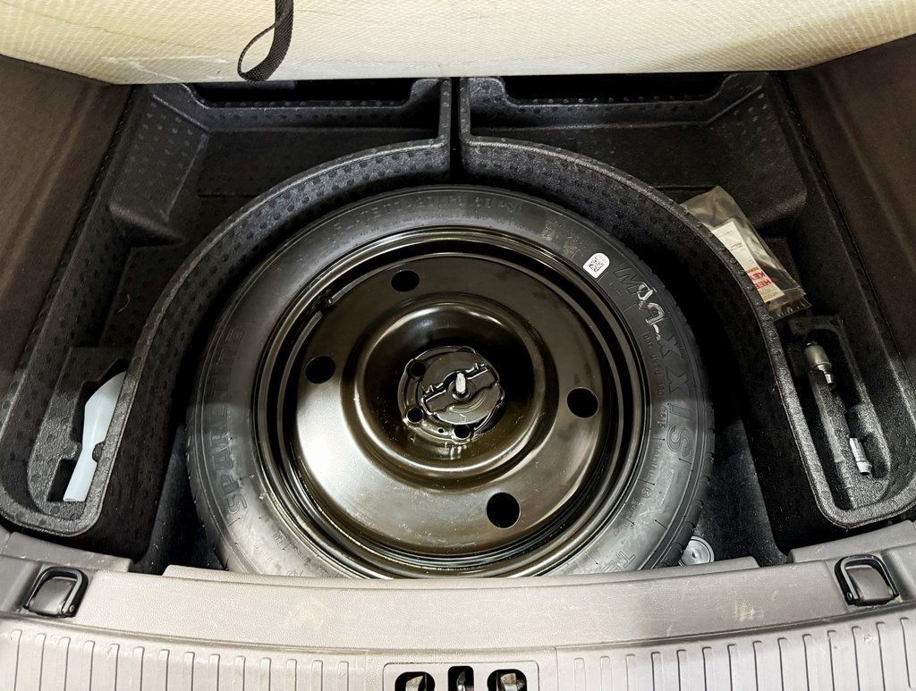 2016 Lincoln MKX AWD 4dr Reserve - 22937677 - 40