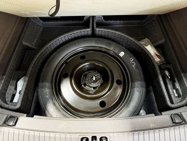 2016 Lincoln MKX AWD 4dr Reserve - 22937677 - 40