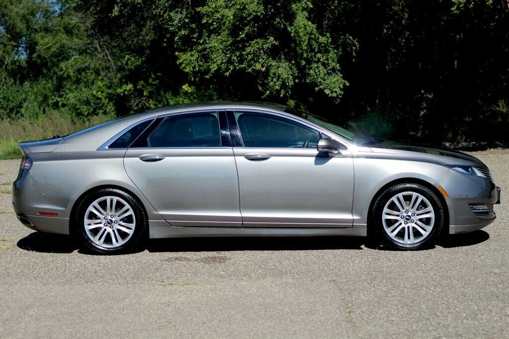 2016 Lincoln MKZ photo 2
