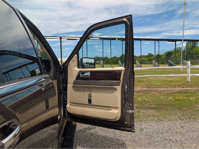 2016 Lincoln Navigator 4WD 4dr Reserve - 23044633 - 12