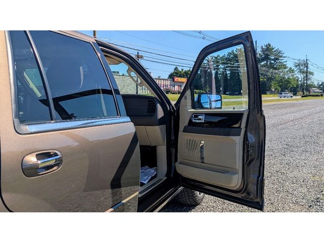 2016 Lincoln Navigator 4WD 4dr Reserve - 22959621 - 10