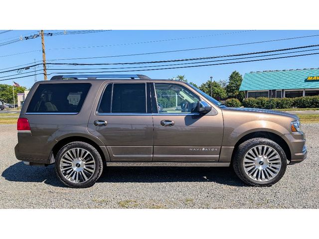 2016 Lincoln Navigator 4WD 4dr Reserve - 22959621 - 7
