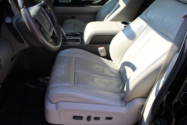 2016 Lincoln Navigator 4WD 4dr Select - 22942105 - 13