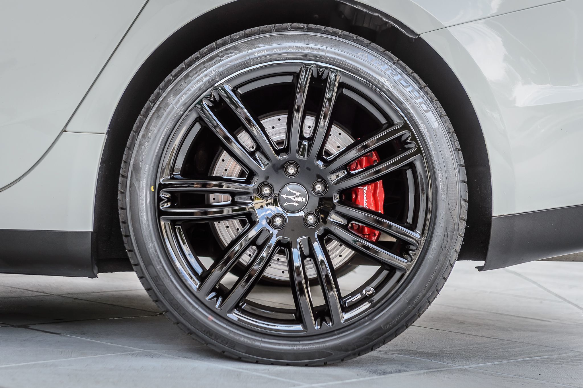 2016 Maserati Ghibli photo 14