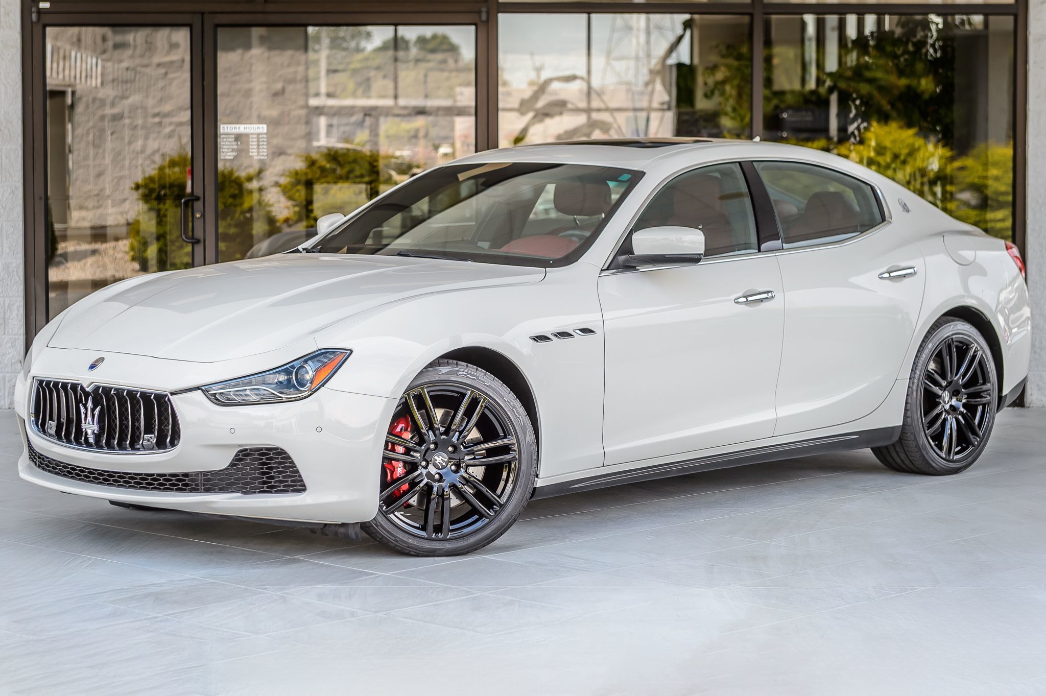 2016 Maserati Ghibli photo 2