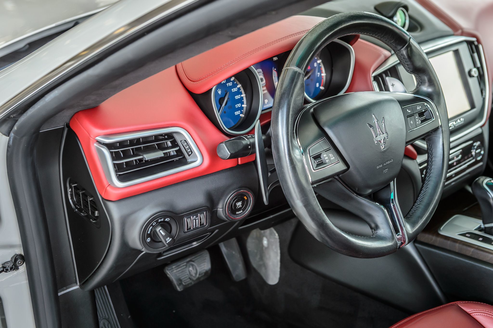 2016 Maserati Ghibli photo 25