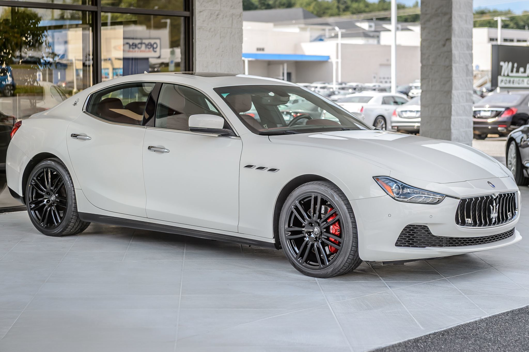 2016 Maserati Ghibli photo 4