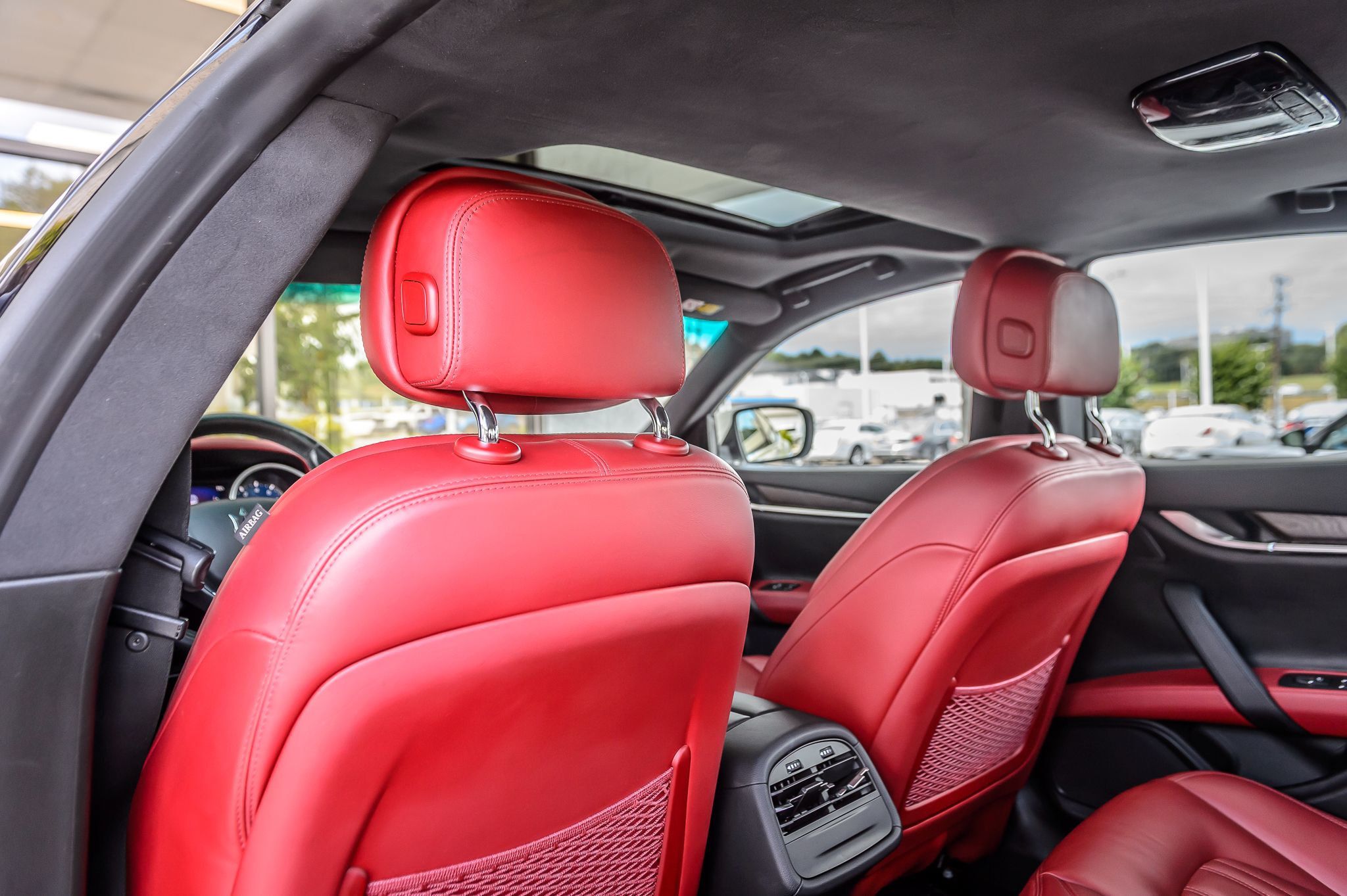 2016 Maserati Ghibli photo 39