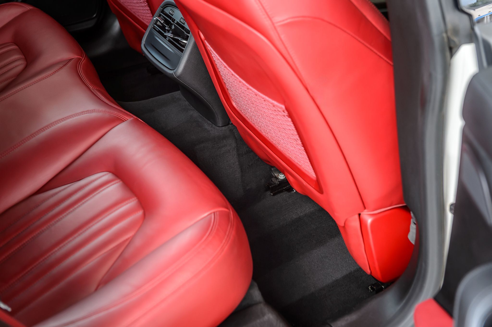 2016 Maserati Ghibli photo 42