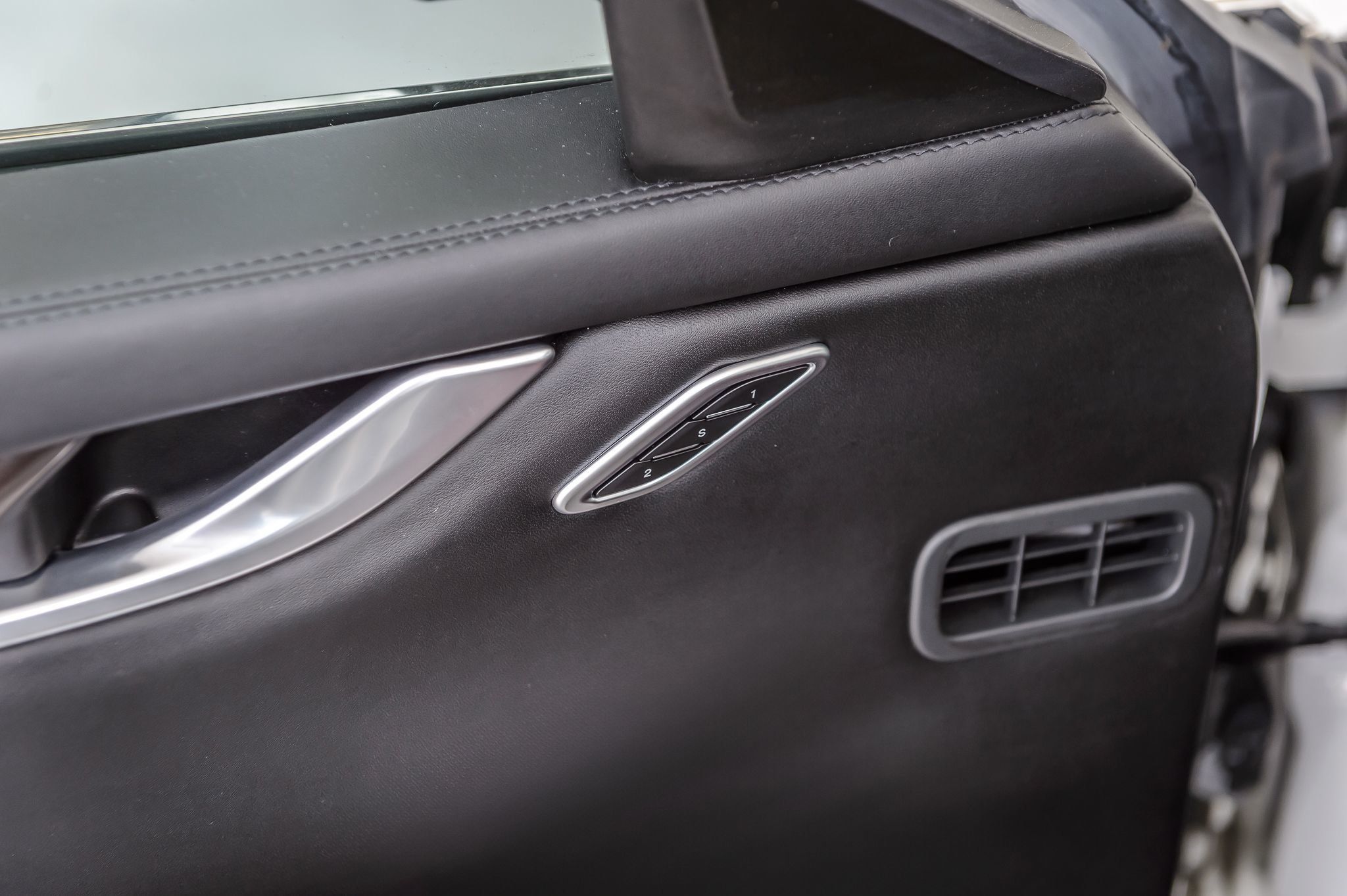 2016 Maserati Ghibli photo 46