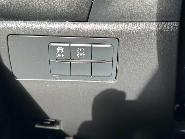 2016 Mazda Mazda3 4dr Sedan Manual i Sport - 22941946 - 32