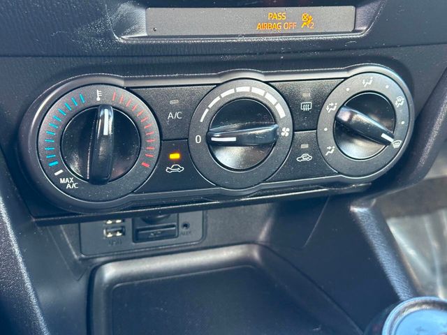 2016 Mazda Mazda3 4dr Sedan Manual i Sport - 22941946 - 36