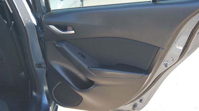 2016 Mazda Mazda3 4 NEW TIRES ,JUST SERVICED , VERY CLEAN INSIDE AND OUT - 22921548 - 44