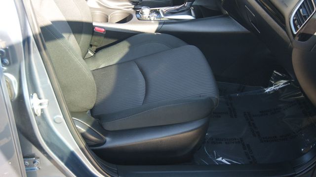 2016 Mazda Mazda3 4 NEW TIRES ,JUST SERVICED , VERY CLEAN INSIDE AND OUT - 22921548 - 47