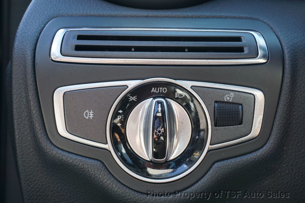 2016 Mercedes Benz C 300 4MATIC photo 17