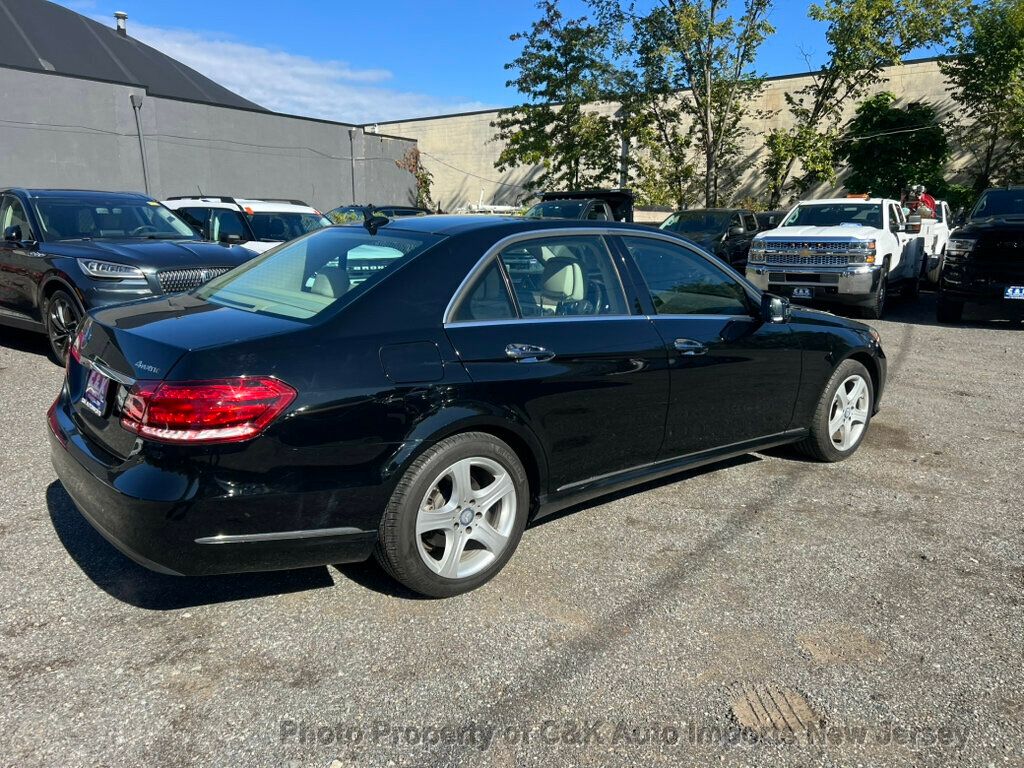 2016 Mercedes Benz E photo 3